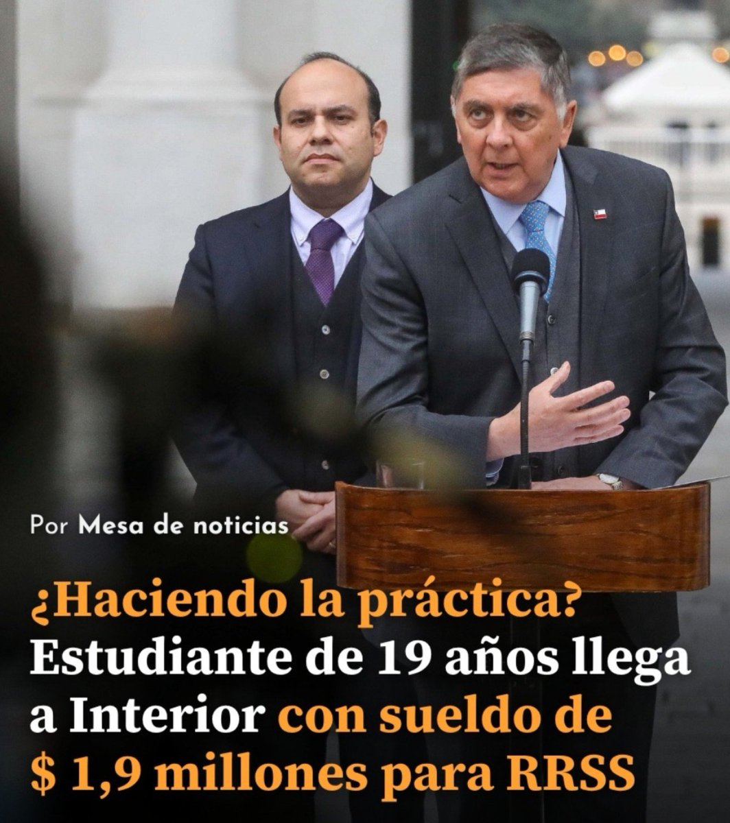 PaisEsponja's tweet photo. Videos que envejecen como el orto. 🤦

Presidente, José Antonio Kast: "Hoy tenemos un Gobierno de alumnos en práctica". 

- Cristóbal Soto, estudiante de primer año de Periodismo, trabaja en “Redes Sociales y Apoyo Comunicacional” ganando $1,9 millones mensuales. 

- Trinidad Zegers, abogada que juró hace solo cuatro meses a cargo de coordinar la gestión de la Reforma Procesal Civil.

- En seis meses el Gobierno suma más de 45 salidas de autoridades regionales y nacionales, incluyendo la renuncia de 35 SEREMIs.