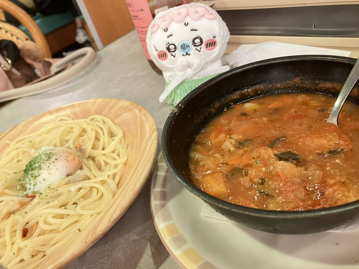 P1_Doll's tweet photo. サイゼだよちいかわ。
ペペロンチーノは辛くて美味しいよ https://t.co/vtrRzTbAFZ
