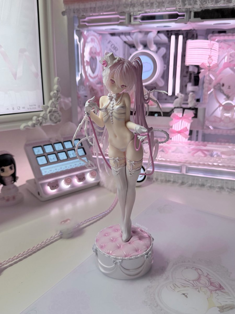 bnnyblog's tweet photo. so happy i preordered her 🦴🤍 https://t.co/TGAhysMnit