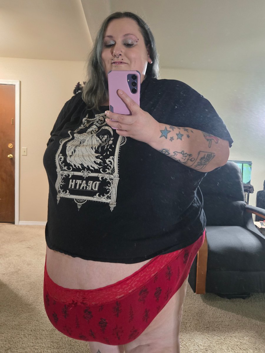 ssbbwlily's tweet photo. Does being fat make me more memorable? https://t.co/Px4dRHtls9