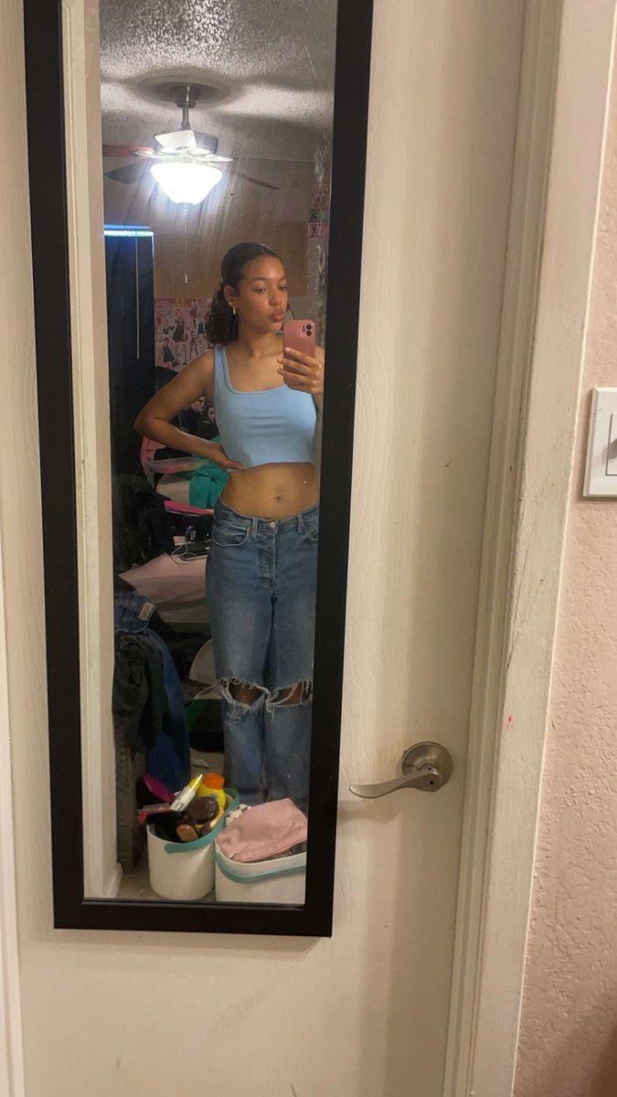 thicknthrobby's tweet photo. enjoy her #lightskin #exposed #paidactor https://t.co/MOg6erb0cr