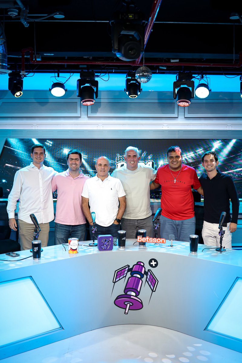 LosRebaPodcast's tweet photo. ⚠️🚨 CRISIS EN SPORTING CRISTAL: @diegoreba22, @Denilson_Jarde, @cejamorales, Jaime Noriega Bentín, @SantiagoReba96 y @RodrigoR99 en la CUMBRE CELESTE. 

👉 Solo en Satélite+: https://t.co/T9SqLuqw3d https://t.co/JpUN7EQmUc
