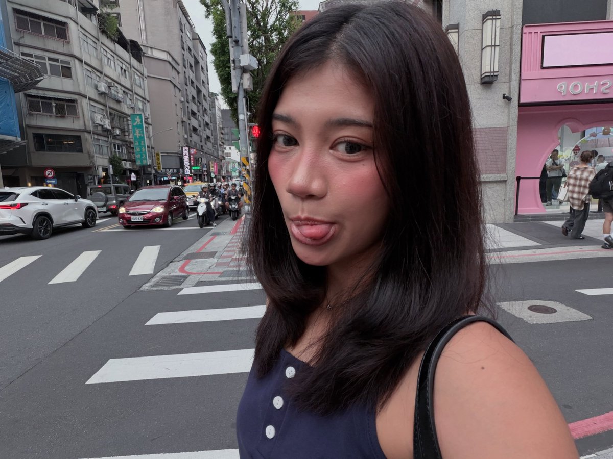 ABSCBNNews's tweet photo. AND WE LOVE A GOOD SELFIE 🥰

KAIA Charlotte (@charlottescrtr) shares some cutesy and adorable snaps in new post.

(📷: Charlotte/Instagram) https://t.co/HSUbLQF9T4