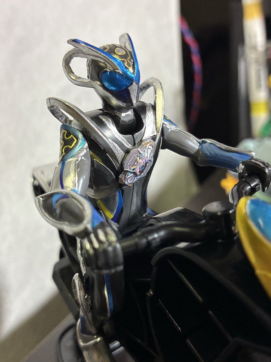 shayashi18's tweet photo. マイスファーストキット
シール貼りにくいとこ、色足りないとこ塗った
フリーハンド君、迫真のガタガタ線
#仮面ライダーマイス https://t.co/ecTAhBeBaE