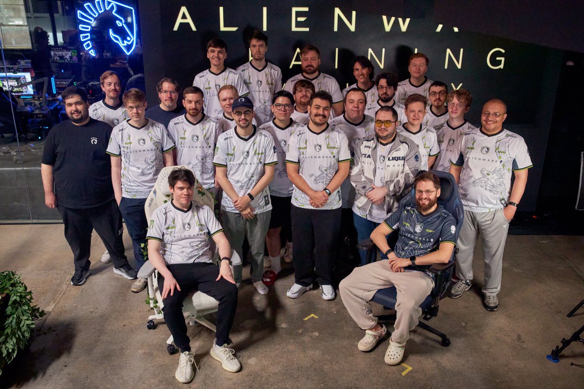 LiquidGuild's tweet photo. That’s a wrap on Race to World First: The Venomous Abyss, presented by @Alienware 🐍

Wanted to give a last big shout out to our raiders, analysts and support staff working around the clock, our tireless casters, crew and mods keeping the show running for 17 days, all of our INCREDIBLE partners who make this production possible, and every single one of you who tuned in to watch along and chat with us. We couldn't do any of this without you 💙

'til next time gamers 🫡