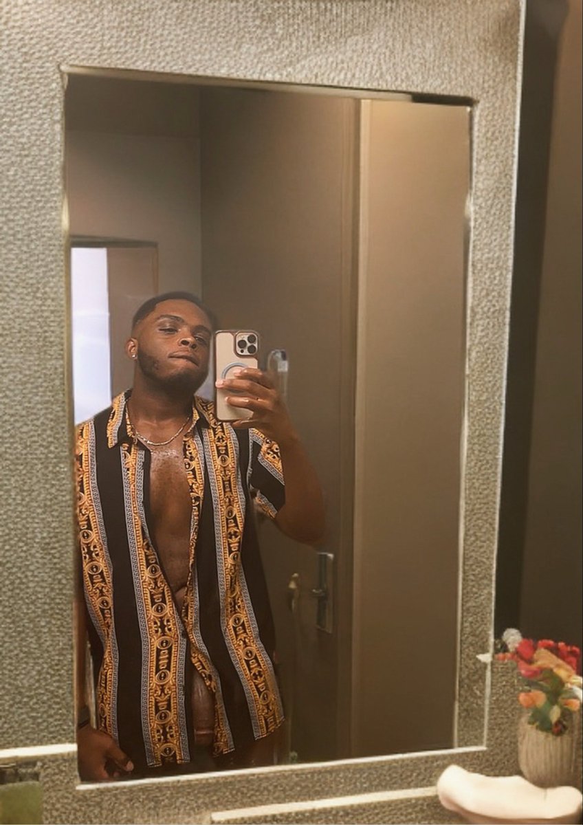 kingsterG1's tweet photo. no undies 👑 https://t.co/BzBSx0EUee