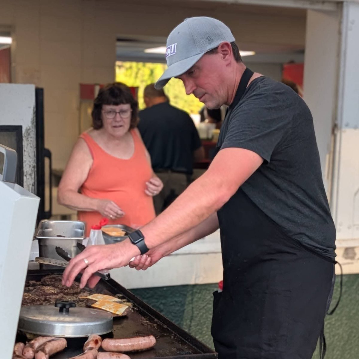 Chaskacubs's tweet photo. 🎉 THANK YOU VOLUNTEERS! We appreciate you for helping us out at tonight's @MBAState2026 Class C game at Chaska Athletic Park! ⚾ Head on down to the park to see the @FMTMartinis vs @RichmondBall. 🍔 Get your burger before the grill closes for the season! https://t.co/tyyNZaLZjo