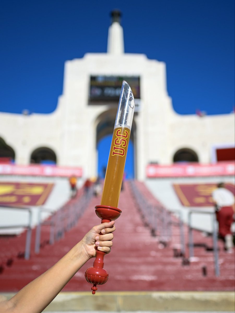 USC_Athletics's tweet photo. It’s here and it’s beautiful. https://t.co/VxXCto9WcB