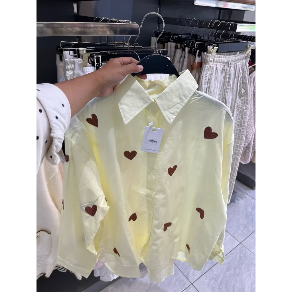 RacuniShope's tweet photo. GAK MAU GATEKEEP LAGI 😭🫵🏻

WARGA X, SINI MERAPAT‼️
Aku baru nemu toko baju yang isinya GEMES-GEMES BANGET 🥹🎀

Modelnya cakep, kekinian, nggak keliatan murahan…
EH PAS LIHAT HARGANYA MULAI 40 RIBUAN?! 😭

Ini sih wajib masuk wishlist 🛒🫶🏻 https://t.co/9lZYPsfssx