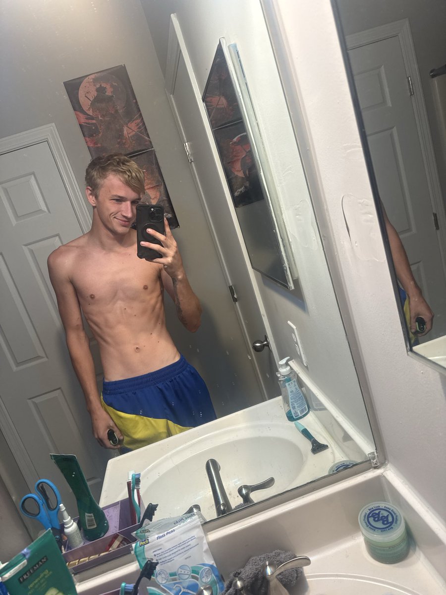 TheBuildingJake's tweet photo. look at the links in my bio if you want to make me happy🥰🥰 https://t.co/bQIEpoCkdp