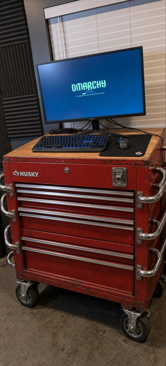 Chris__A91's tweet photo. @ReedHipster @dhh The desk is S tier https://t.co/t9Dx7qmGCw