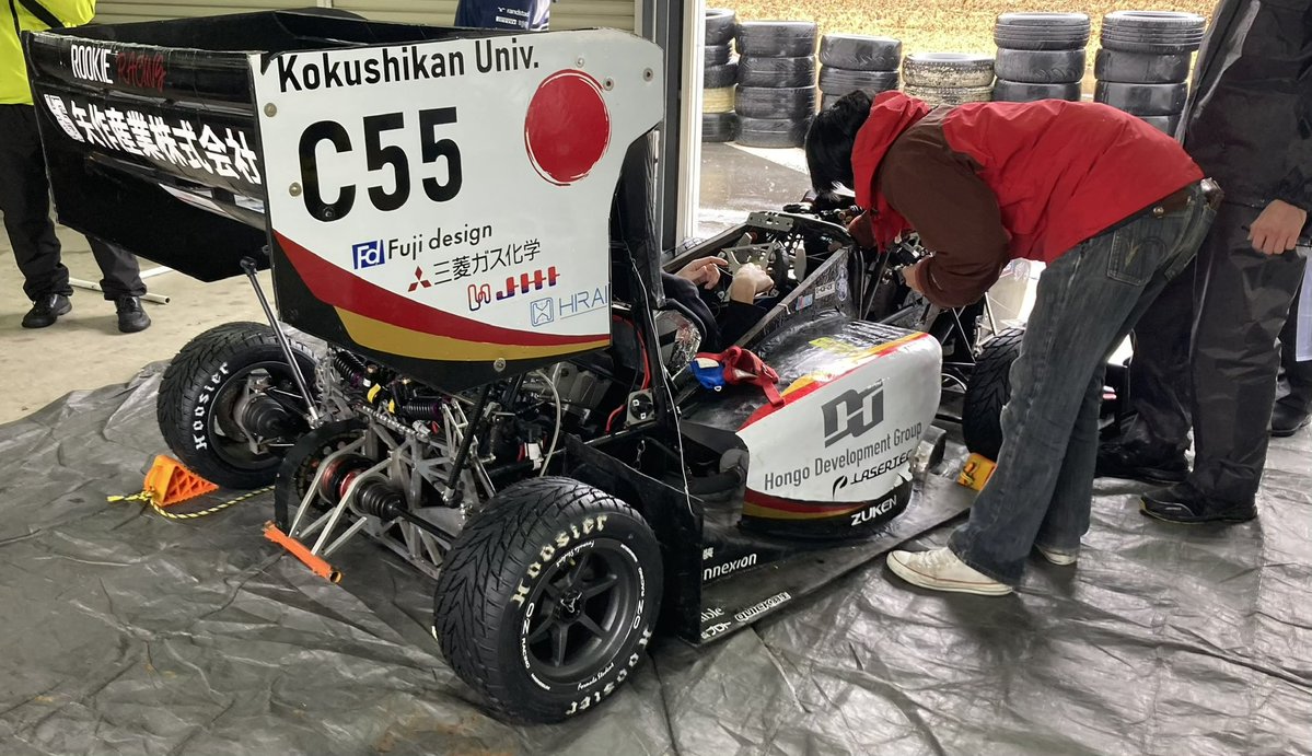 kokushi_formula's tweet photo. 現在、当大学全体において、学生及びFAによる運転での移動・運搬が全面禁止となったため、実質的に課外での活動をすることができなくなっています。

皆さんの中で、マシンの運搬を業者による配送で行っているチームがありましたら、
ぜひアドバイスをお願い出来ればと思います。 https://t.co/pNiQcz07LF