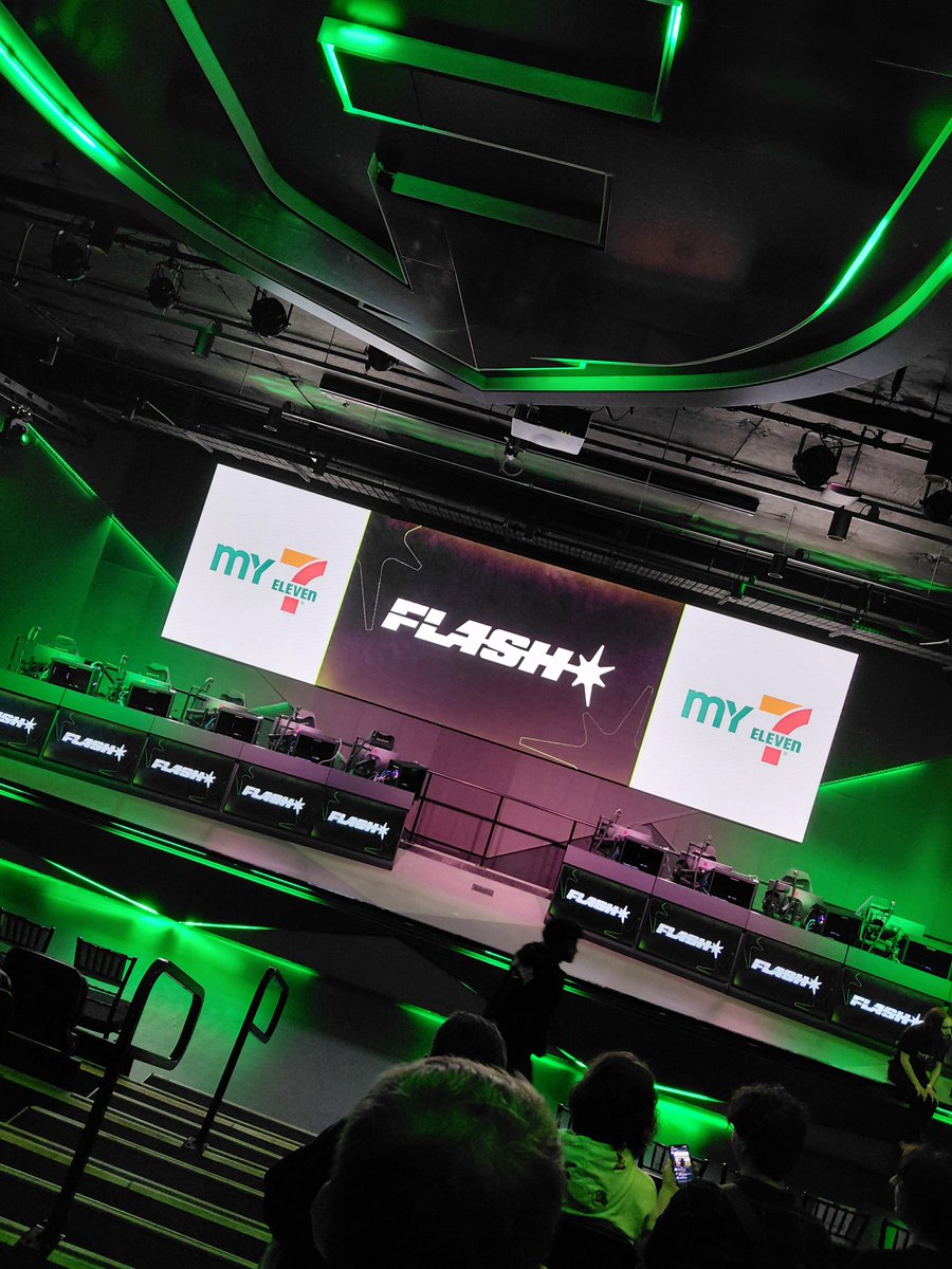 MercuryCasts's tweet photo. You have no idea how much OCE League means to me, even more so when it is live.

Shoutout to the entire crew at @FlashOceania and @FortressMelb for putting this event on, as well as the always-talented shouty guys @PikeOnAir, @RustyLoL, and @FlukeAus! https://t.co/57LTpm8Dhk