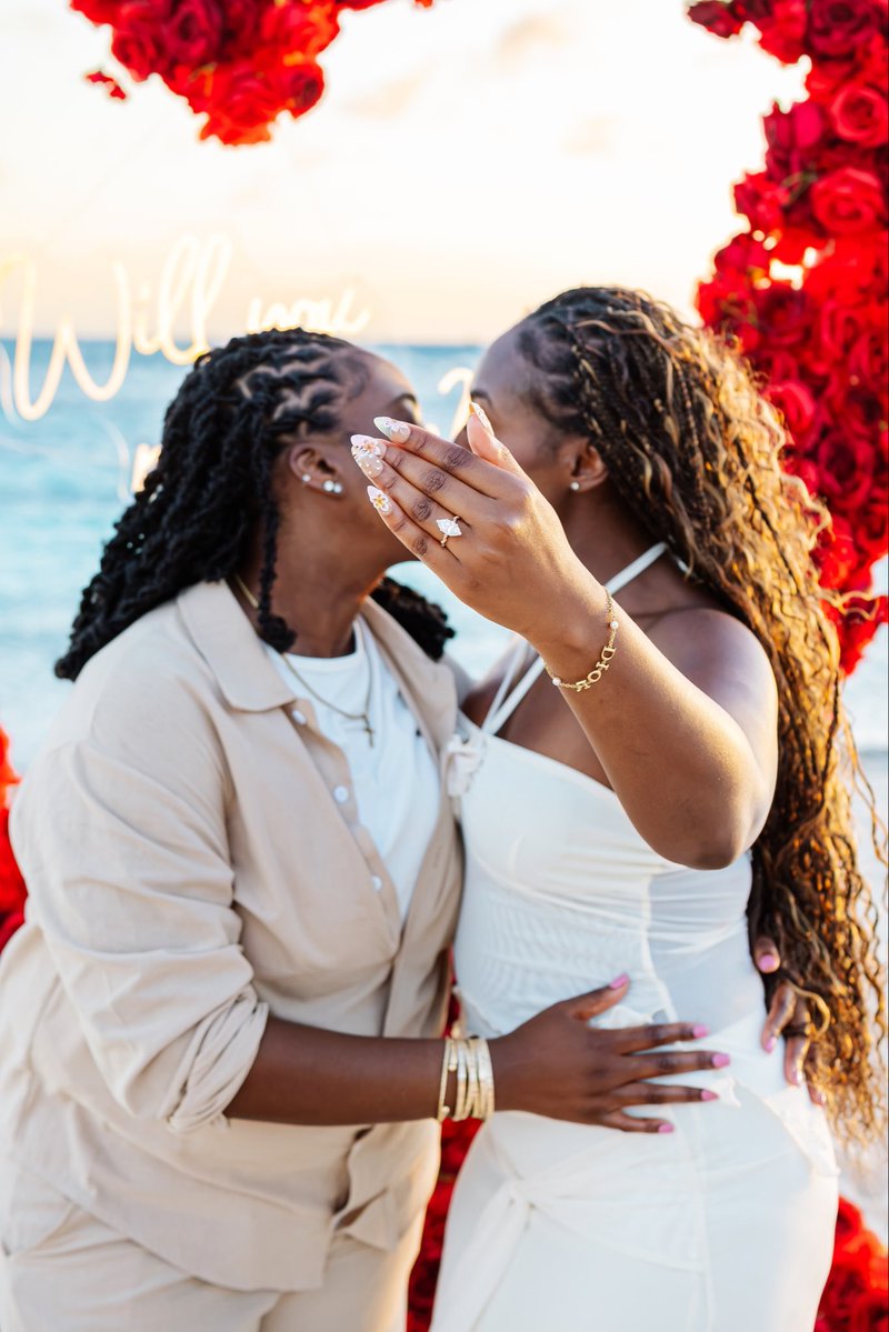 Killthqween's tweet photo. Went to Aruba as a girlfriend, came back a Fiancé ❤️✨🥂 https://t.co/9irOaQMszG