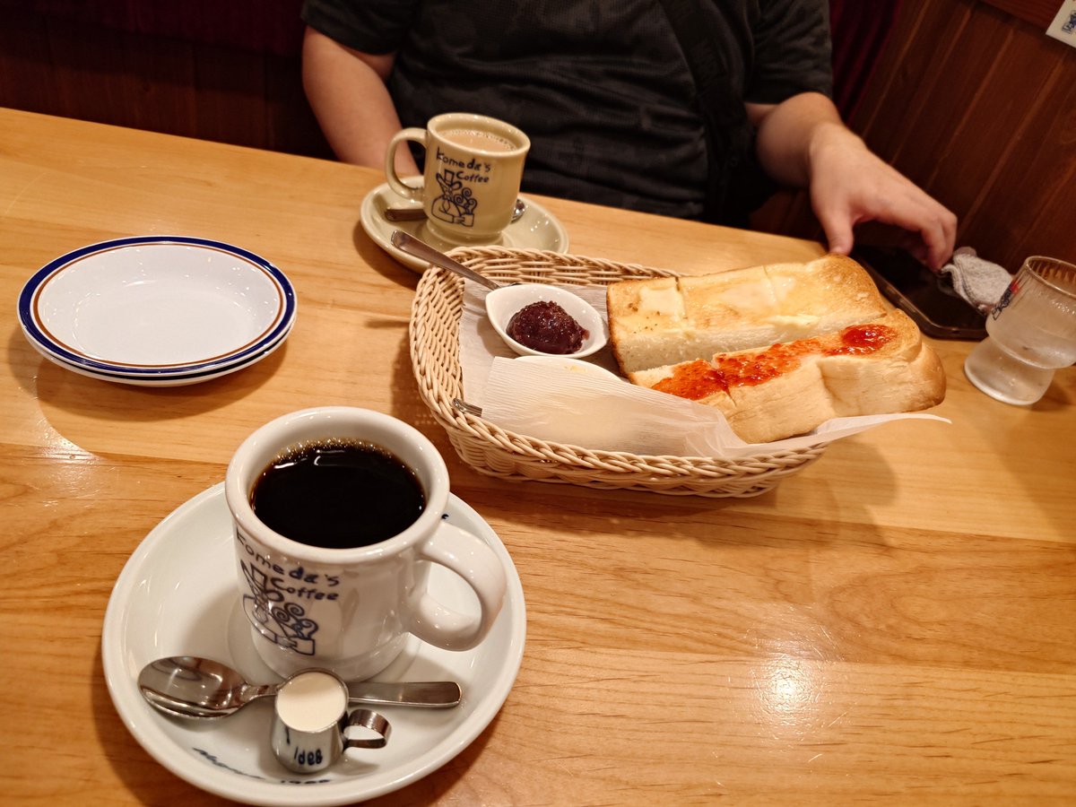 Mazda_nao_'s tweet photo. 友とモーニング旅が始まる https://t.co/A6sMhYKb5H