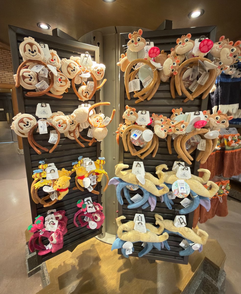 PIXAR_Walt_LOVE's tweet photo. 上海ディズニー🇨🇳✨
グッズの写真共有しますその⑥

かぶりものとカチューシャ系🧢

メイメイのグッズがたくさん〜🐼❤️‍🔥
ピクサー多めで羨ましい上海💭

※8/10時点のグッズです！ https://t.co/Z9rzEwKkPS