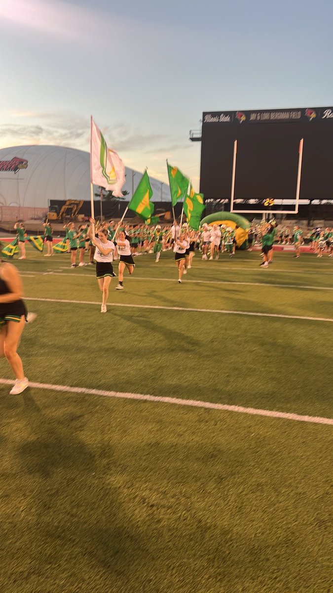 robisu's tweet photo. Glenwood (1-1) and U-High (0-2) just a few minutes from their delayed 7:30 kickoff. Sun is down but still extremely humid. https://t.co/kL7q46QD1D