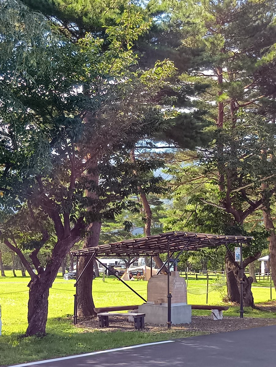 FUKIAGEKOUGEN's tweet photo. おはようございます。
久しぶりにお天気の良い週末スタートです！
秋の空気が気持ち良く、
今日ものんびりお過ごし下さい！
#吹上高原キャンプ場
#すぱ鬼首の湯
#鳴子の風地ビール
#鬼首温泉郷 https://t.co/kwDtEHN7iT