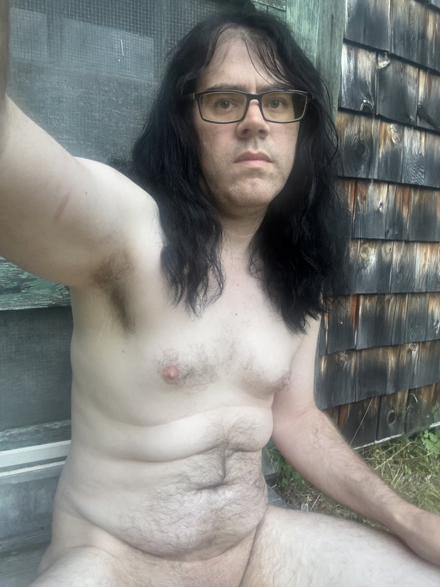 MrMetropolitan's tweet photo. I'm bisexual 🤍 is it obvious? https://t.co/xMz8sCZDJ5