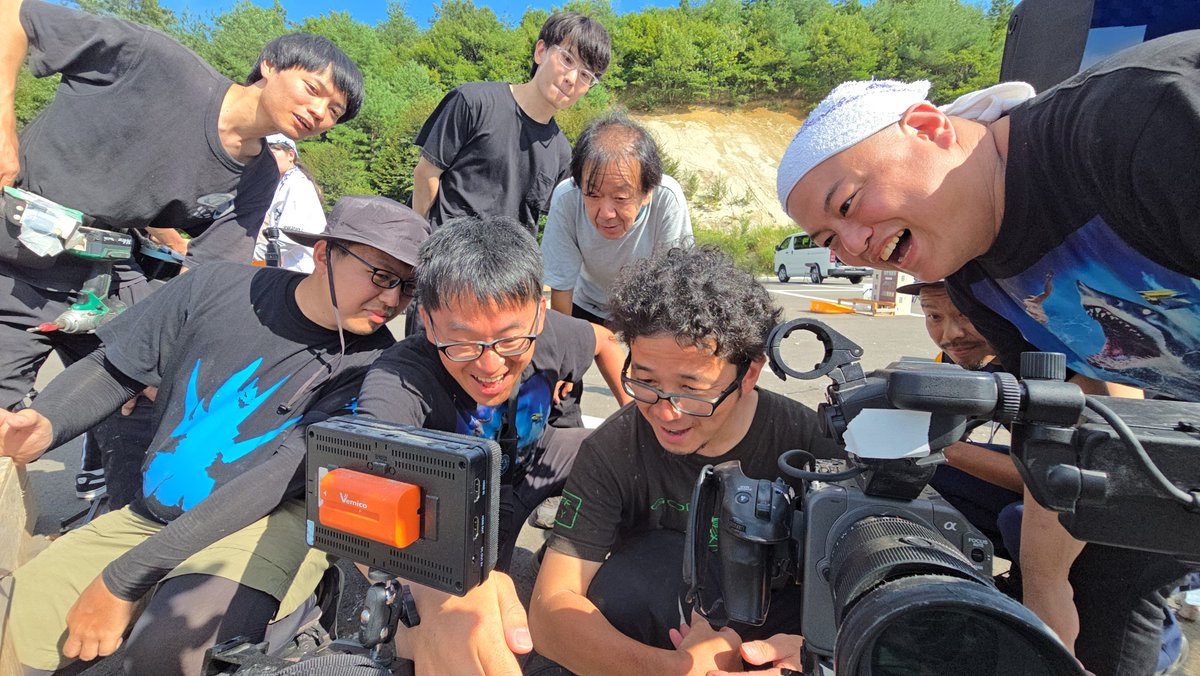 rakudabin's tweet photo. 『温泉シャーク2』、高校時代からの盟友（腐れ縁）の清洲昇吾の特技監督デビュー作でもあります。

須賀川で僕らが撮れるミニチュア特撮の、現時点での総決算と呼べる特撮映像に仕上がっています。

是非、劇場のスクリーンで観ていただきたいです！！　お腹いっぱいになれます！

#温泉シャーク2 https://t.co/r1UplxvBbg