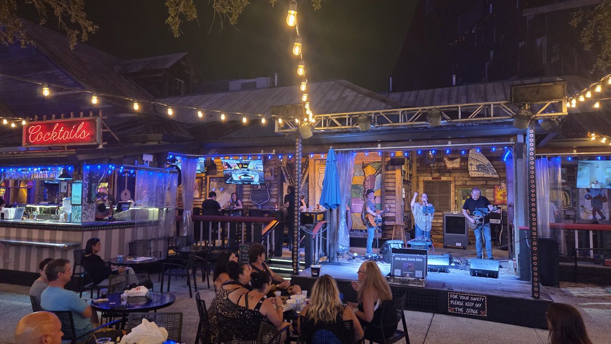 TheLeisureProf's tweet photo. #LiveMusicWeekends !!!
@NonaTanlines https://t.co/zo5MQmqVdr