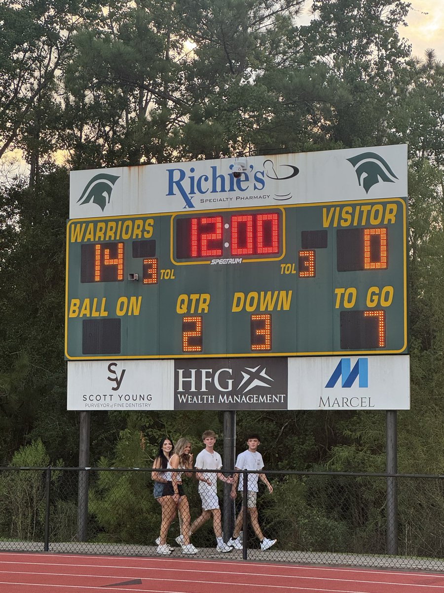 TXPS_RobbieC's tweet photo. Woodlands Christian starting off hot with a 14-0 lead at the end of the first quarter

TWCA - 14

CLHS - 0

@twcasports | @clhstxathletics | @TXPSMedia 
#TXHSFB https://t.co/QruHNKJOLO