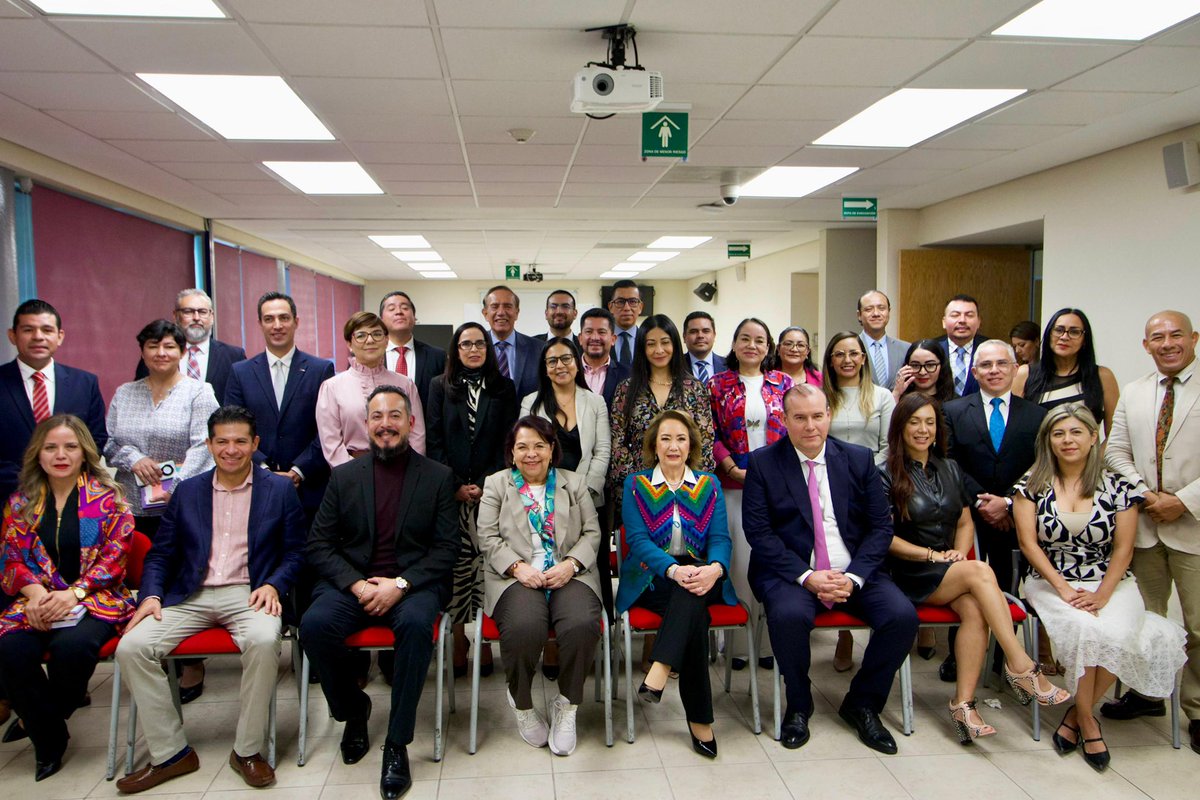 tdjmex's tweet photo. La Magda Pdta @CeliaMayaGar estuvo presente  en la reunión con personas juzgadoras federales del Vigésimo Segundo Circuito, en Querétaro.

Durante su intervención, destacó el diálogo directo como vía para fortalecer la impartición de justicia y la confianza ciudadana.
#TDJContigo https://t.co/NVkwdc0NRC