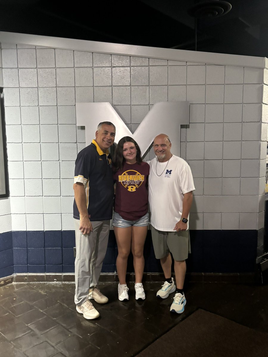 msouthward2010's tweet photo. Blessed to receive my second offer from @UMDearbornSB 💙💛 @HallL121317 https://t.co/hDTJ3jsthN