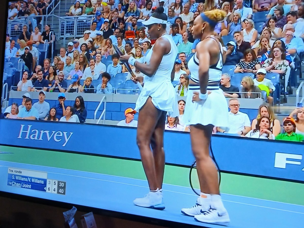 Nanita26034354's tweet photo. Serena y Venus Williams en dobles ahora.
Dos leyendas!!!! https://t.co/ZF5KLoDtyr