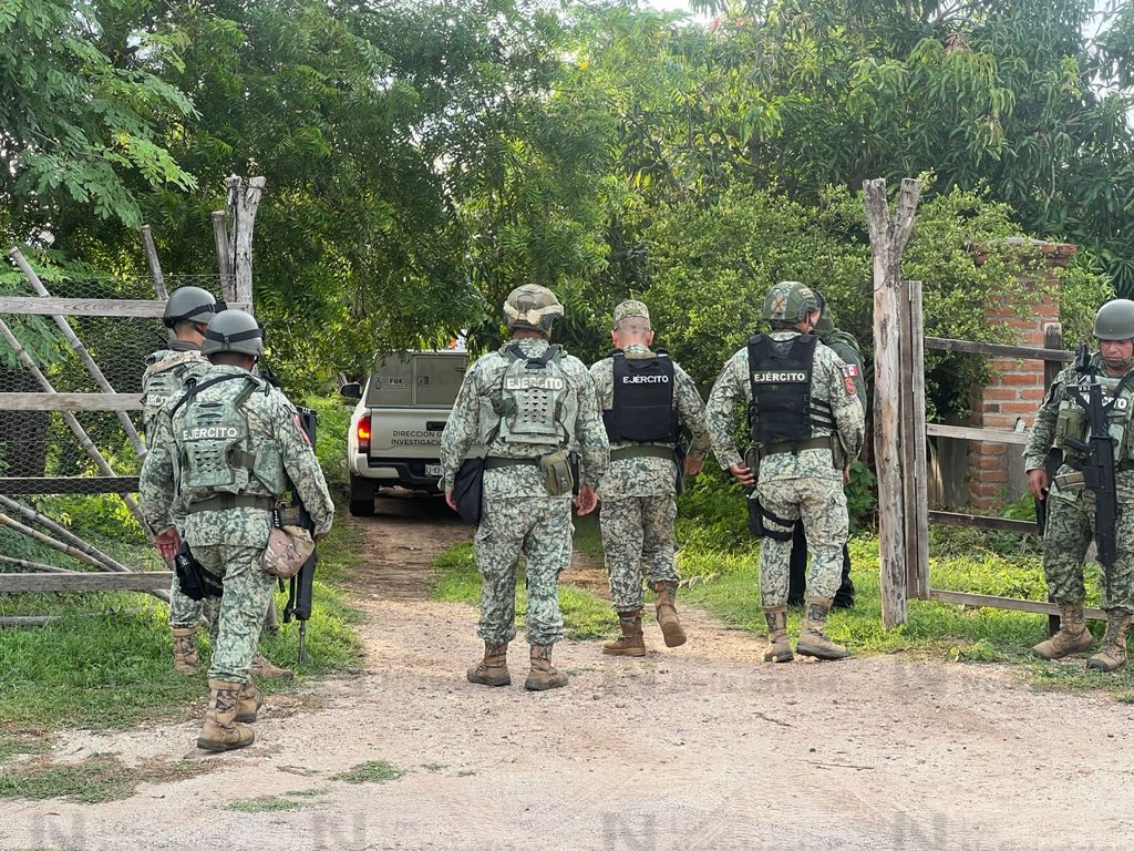 noticieristas's tweet photo. #Últimahora 🚔🚨 | Hallan sin vida al síndico de Tepuche, David Guadalupe Ramírez González 

El cuerpo fue encontrado en el patio de un domicilio en una especie de granja, el cual se ubica en la entrada de la sindicatura. https://t.co/TEwLwA5e7W