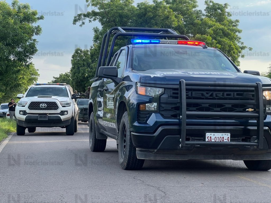 noticieristas's tweet photo. #Últimahora 🚔🚨 | Hallan sin vida al síndico de Tepuche, David Guadalupe Ramírez González 

El cuerpo fue encontrado en el patio de un domicilio en una especie de granja, el cual se ubica en la entrada de la sindicatura. https://t.co/TEwLwA5e7W