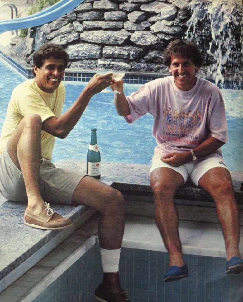 OficialSala12's tweet photo. Zico e Dinamite, os maiores ídolos da história de Flamengo e Vasco, terem sido melhores amigos é um negócio muito foda. https://t.co/d8OGU37g8V