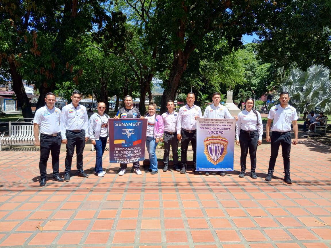 SENAMECFBarinas's tweet photo. En un esfuerzo por fortalecer el contacto directo con la comunidad y difundir el alcance del servicio forense en la región, funcionarios del (#Senamecf) adscritos a la sede de Socopó desplegan un abordaje institucional en los espacios de la Plaza Bolívar de la localidad. https://t.co/fQ0Uz19NxU