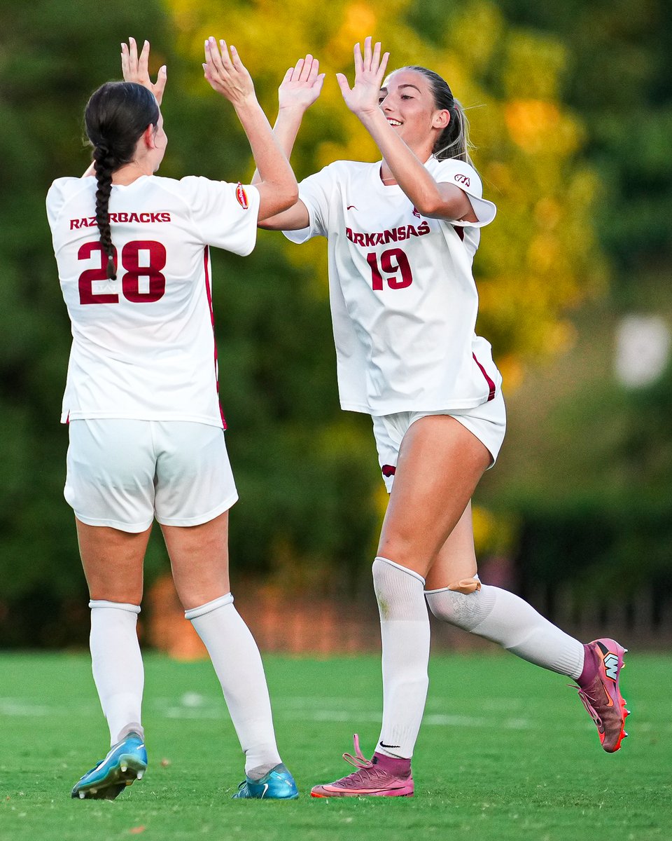 RazorbackSoccer's tweet photo. Solid start 👊 https://t.co/10uCUTgWAz
