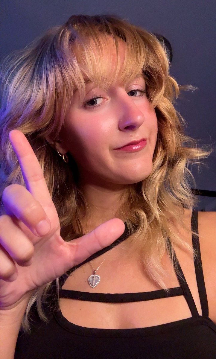 sendtoalex's tweet photo. my middle finger is making you so weak isn’t it? https://t.co/AODBlxk3cU
