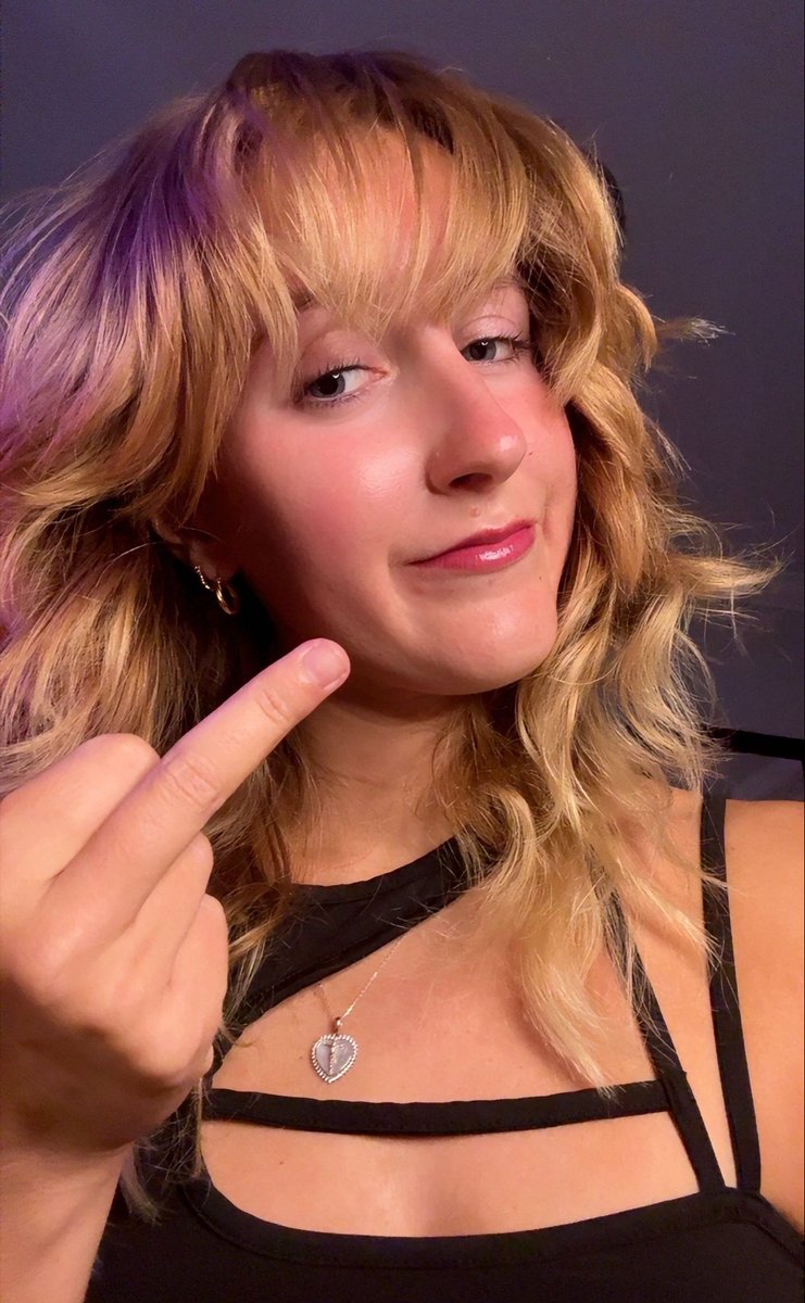 sendtoalex's tweet photo. my middle finger is making you so weak isn’t it? https://t.co/AODBlxk3cU