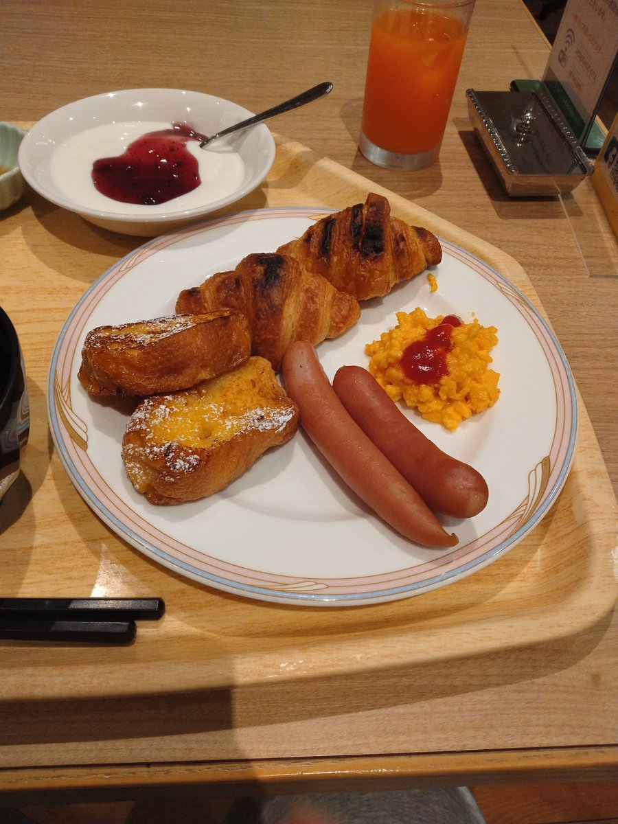 with_Beelze's tweet photo. ホテルの朝食ブュッフェ1周目と2周目
3周目はお茶漬けして4周目は朝カレー
ホテルの朝ごはんてめっちゃ食えるよね https://t.co/7uYtQpkRpP
