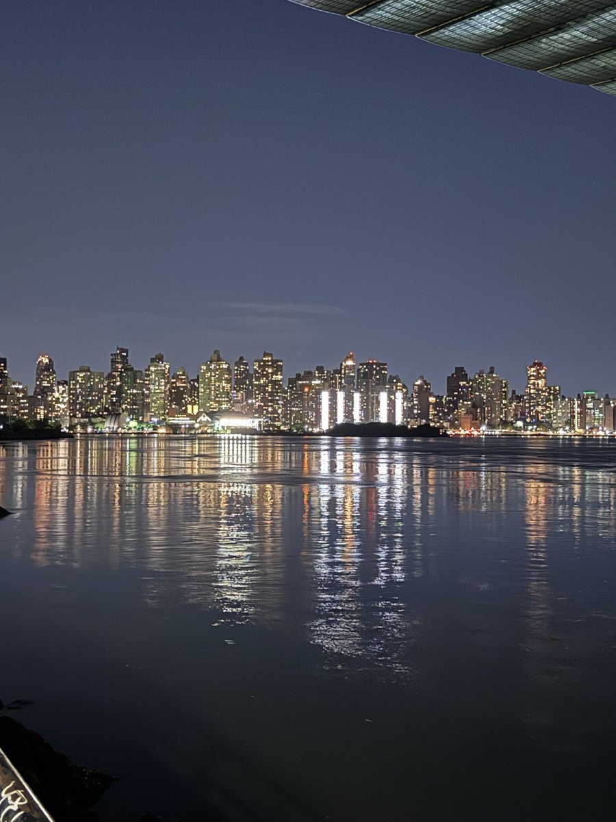 Andrew31488675's tweet photo. This is a nighttime view at Astoria Park. https://t.co/KLa16rdYNJ