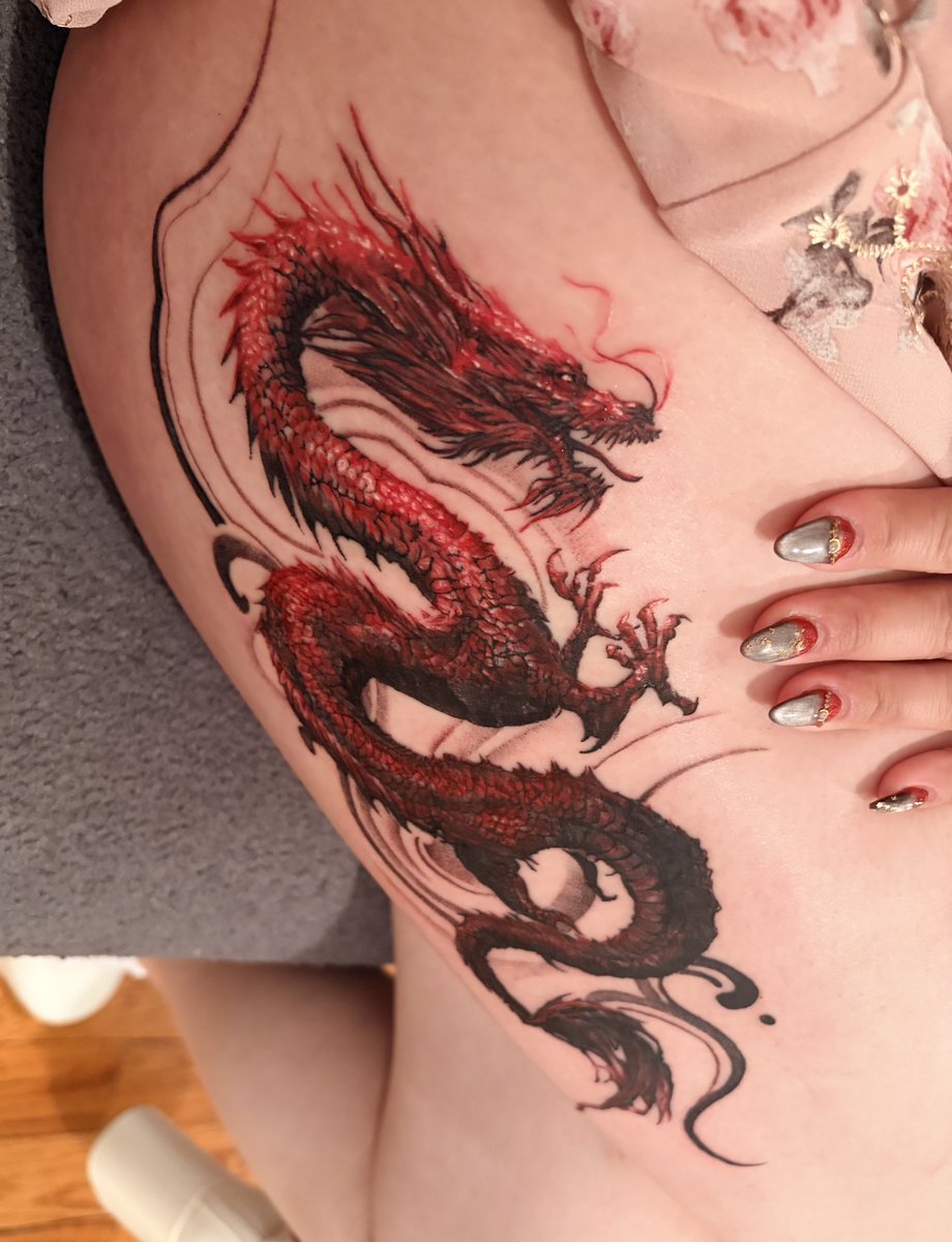 yancat_'s tweet photo. 🐉❤️🖤 https://t.co/TFC4YCIuRM