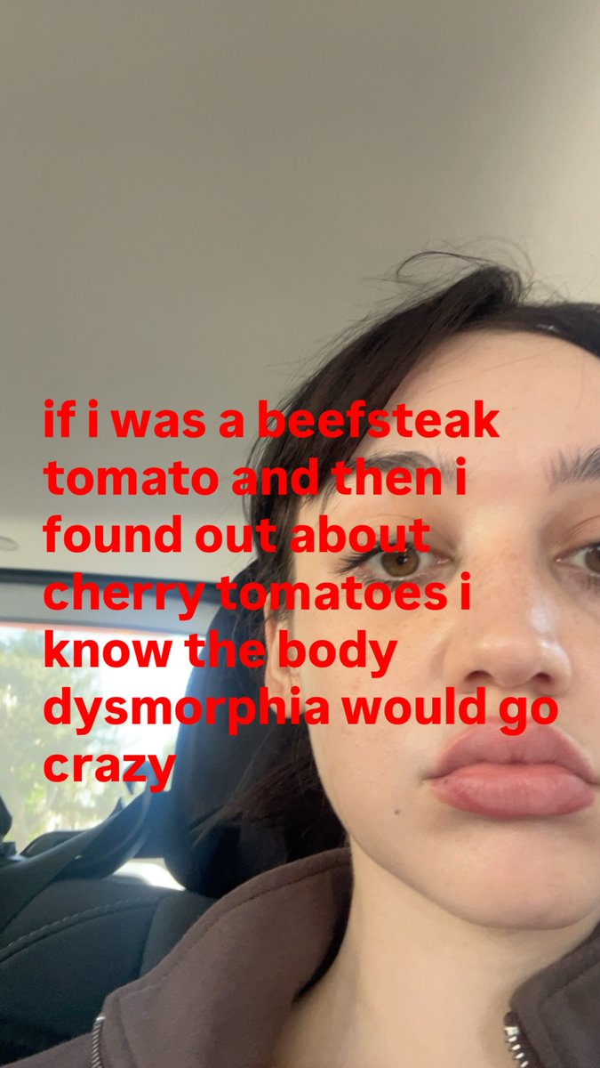 tipppps's tweet photo. Emily NC
does she realise we can't focus on the text when her lips are on the screen https://t.co/nyyoMnqy0c