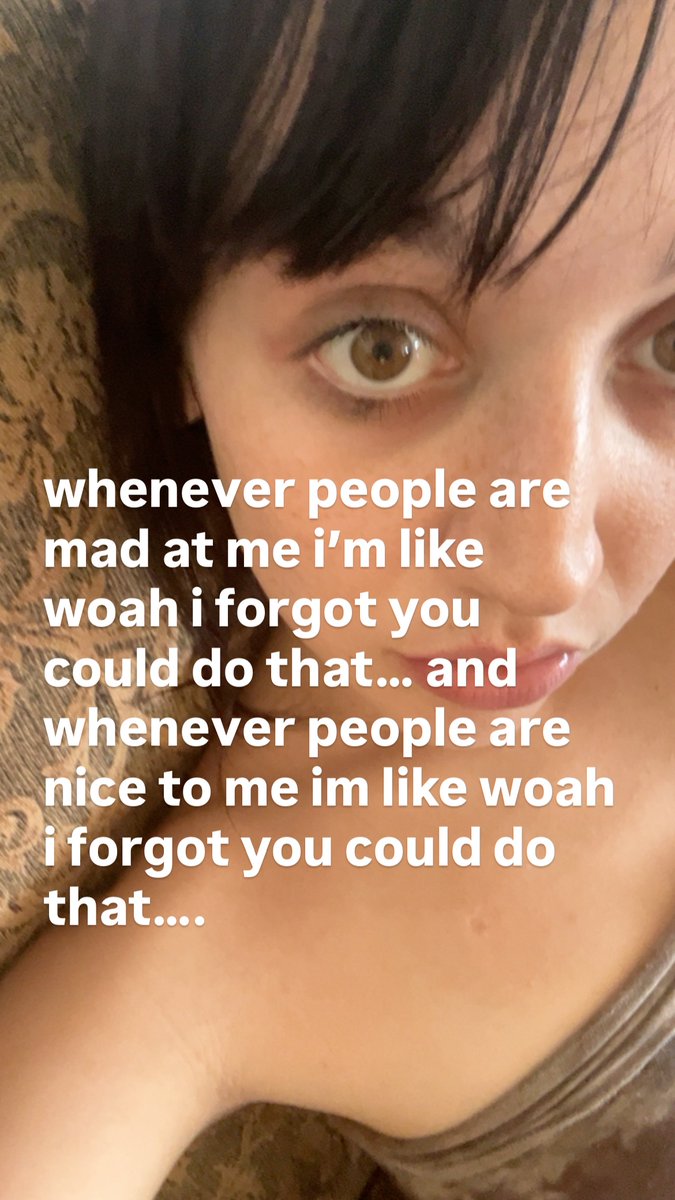 tipppps's tweet photo. Emily NC
does she realise we can't focus on the text when her lips are on the screen https://t.co/nyyoMnqy0c