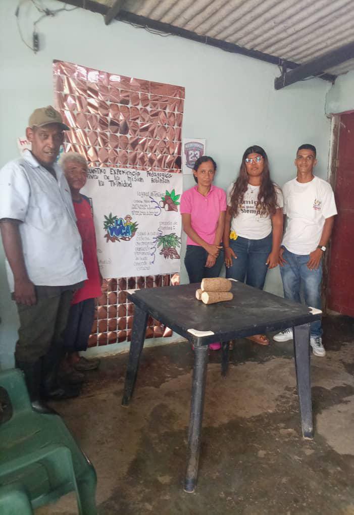MROBINSONYARA's tweet photo. #04Sep En el ambiente Lomas de Mayo comuna Forjadores de la Patria en el mcpio La Trinidad se realizó el cierre de proyecto pedagógico y productivo con la facilitadora: María Salazar en el área agrícola, rubro yuca.
@NicolasMaduro
@HectoRodriguez
@delcyrodriguezv https://t.co/xuEbN47BLJ