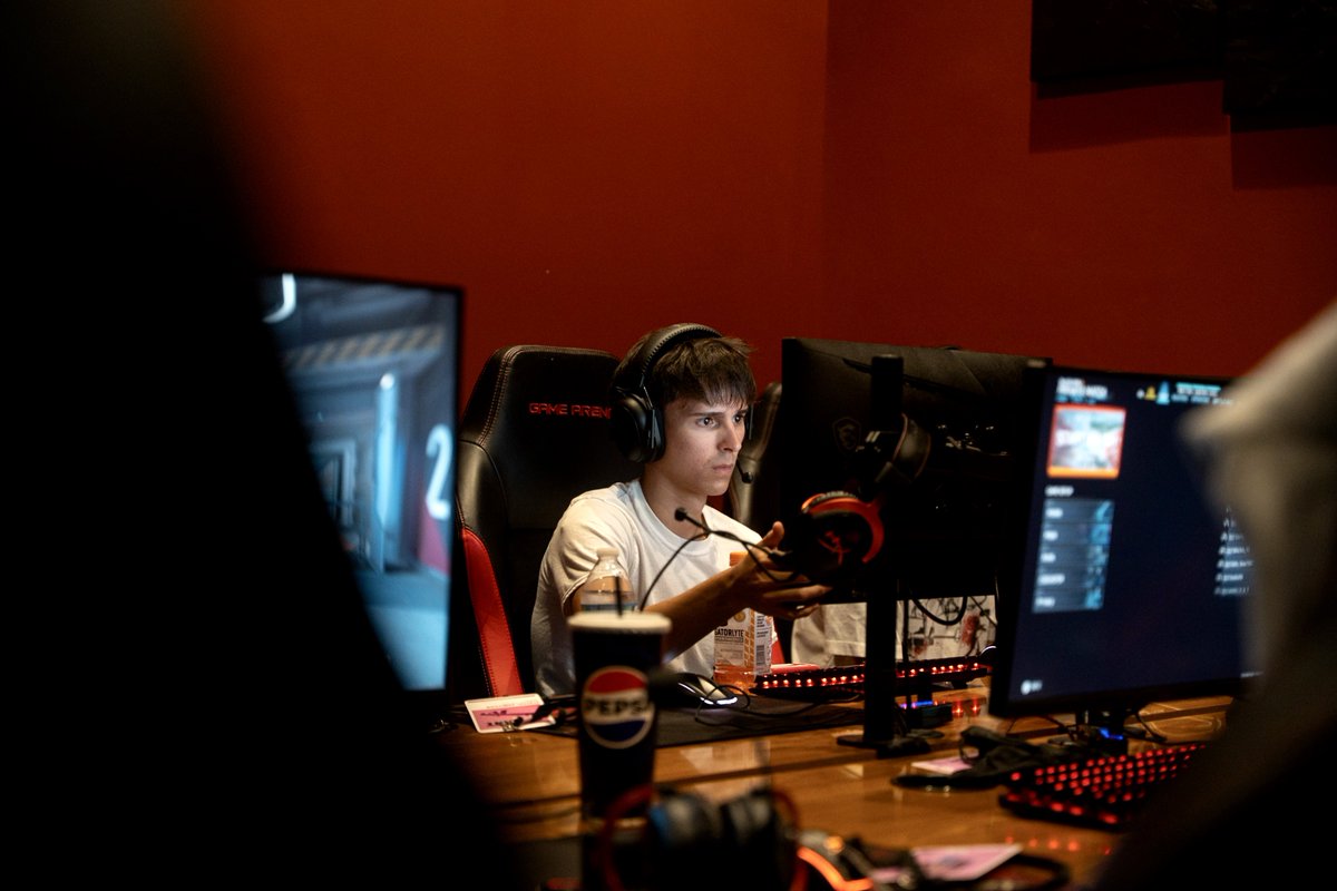 Yung_Dobby's tweet photo. Day 1 of @TPCircuit Champs
#TPChamps
- @Kexrat
-@RavoXHoward
- @TornCliFFy
- @PowerZexe https://t.co/ctyzpv0P6H