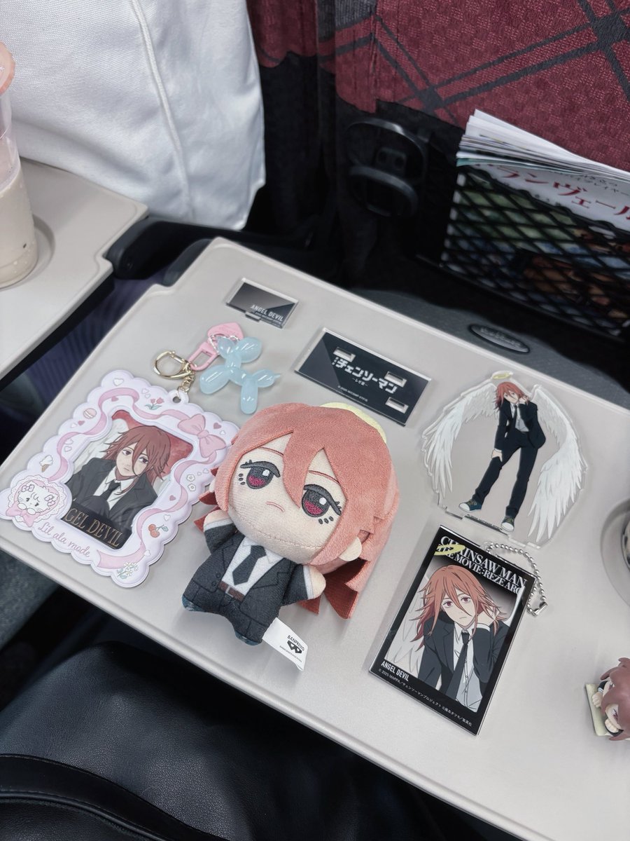 5mayuMa5's tweet photo. 新幹線フォト໒꒱⋆ﾟ

旅行のお供は天使の悪魔くん🪽

#天使の悪魔 #chainsawman #angeldevil https://t.co/vmDB7YUMmu
