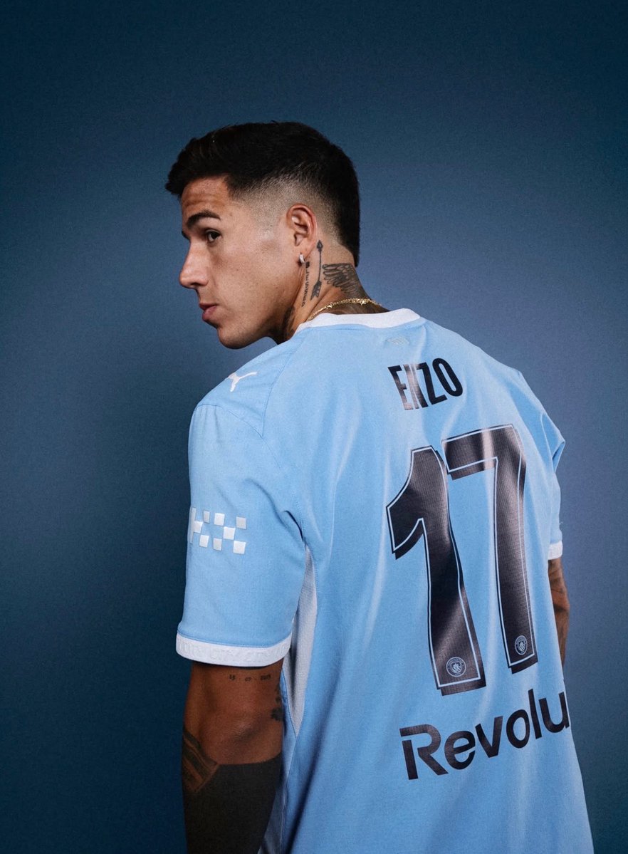 FabrizioRomano's tweet photo. 🚨🔵 Enzo Maresca on Enzo Fernández saying he joined a “big club”: “My view is that he was in a big club at Chelsea and he joins a big club at Man City”. https://t.co/lG96GCZVMb