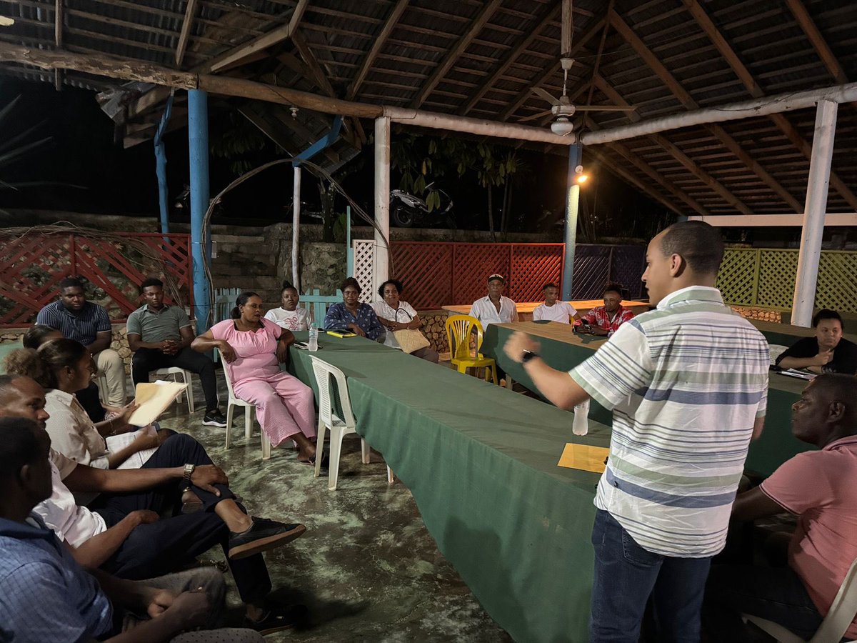 JoaquinFerndez's tweet photo. Distrito Municipal de El Limón, Samaná, trabajando junto a un grupo de amigos y compañeros por una causa en la que creemos.

¡Hay que mantenernos, #MásAlláDel2028! 🇩🇴 https://t.co/QR5Dfqr1Ur