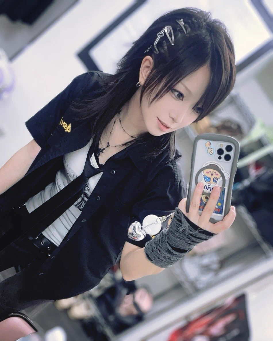 愛沢絢夏(AIZAWA AYAKA) 【ASH FRAST】 on X: 