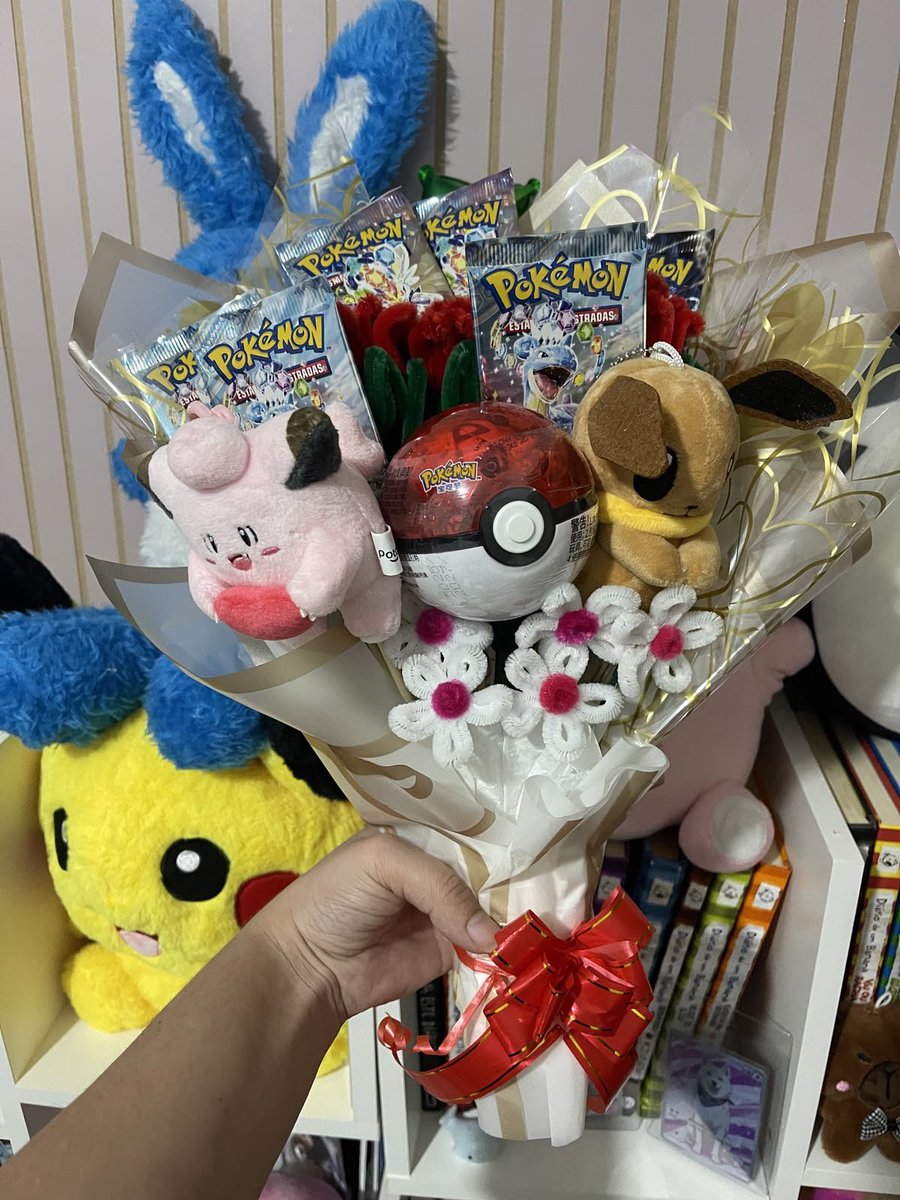 jessdoscheolmin's tweet photo. O buquê de Pokemon que eu fiz pra minha filha ❤️ https://t.co/KmqeZFT4zd