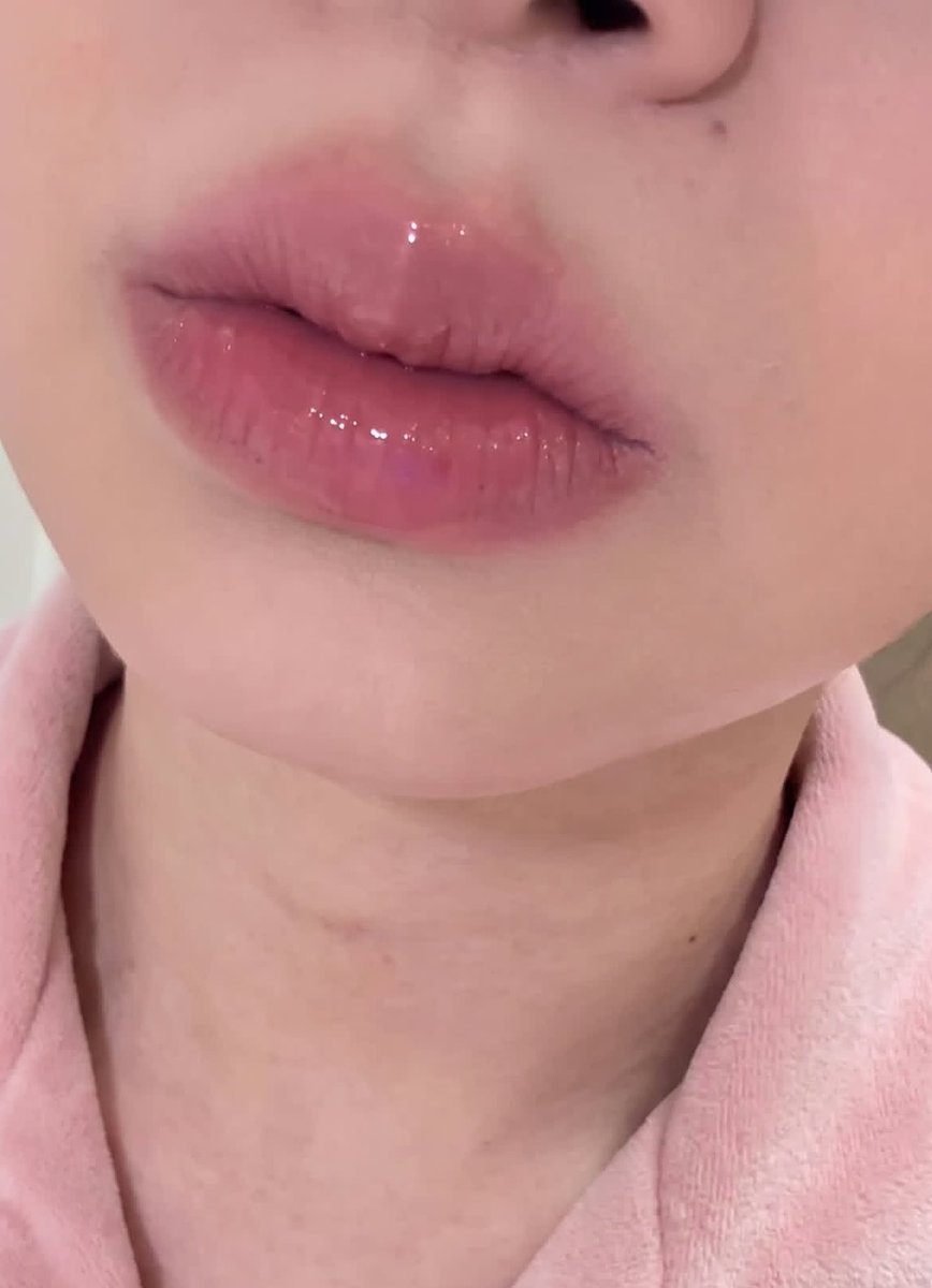 Elmeira_08's tweet photo. nemuin ombre pink seger kek gini cakep bangt asli kek keliatan bibir sehat+plumpy😭🫶🏻 https://t.co/WJccRS9Zcc