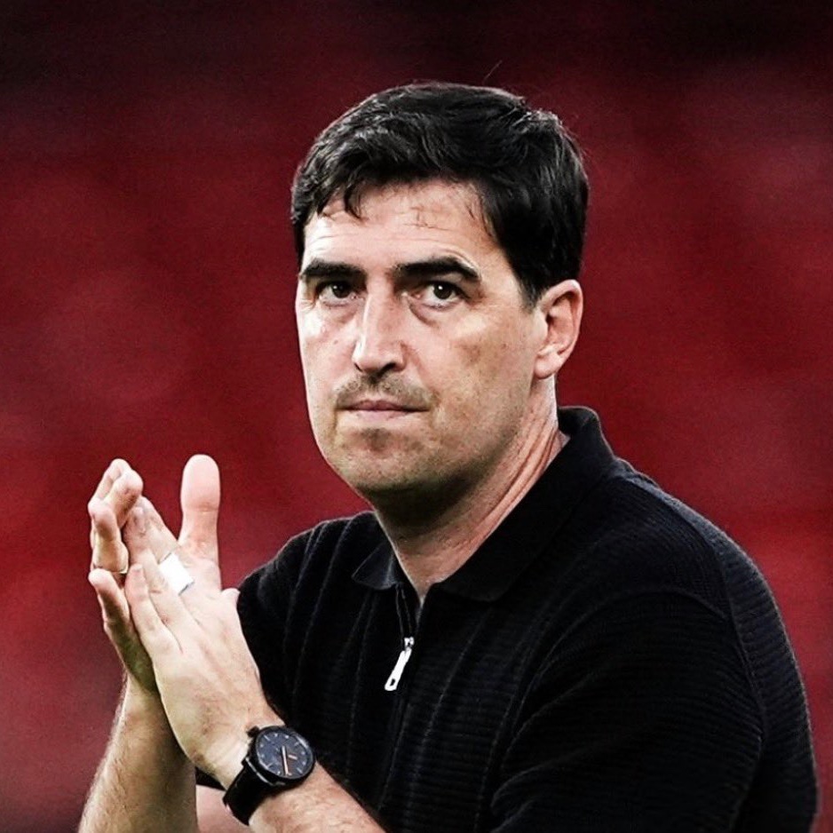 FabrizioRomano's tweet photo. 🔴🇸🇪 Andoni Iraola on Alexander Isak: “He’s a massive player for us… he’s going to produce the numbers”

“My fight with Alex is how he helps the team in other things”. https://t.co/HcairmAD0w